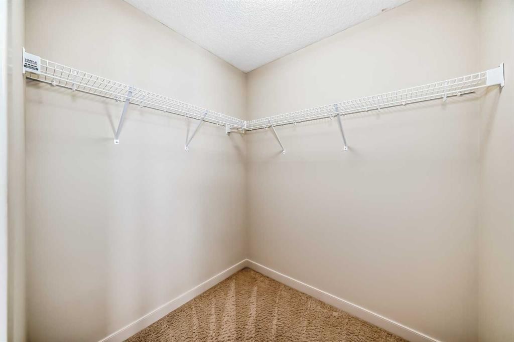 6 Evanspark Manor Nw, Calgary, AB - Indoor With Storage