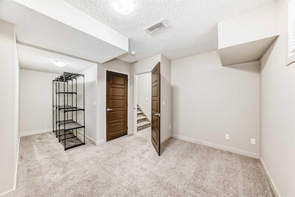 6 Evanspark Manor Nw, Calgary, AB - Indoor Photo Showing Other Room