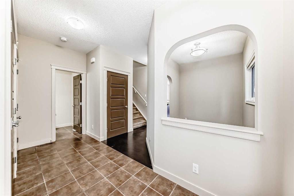 6 Evanspark Manor Nw, Calgary, AB - Indoor Photo Showing Other Room