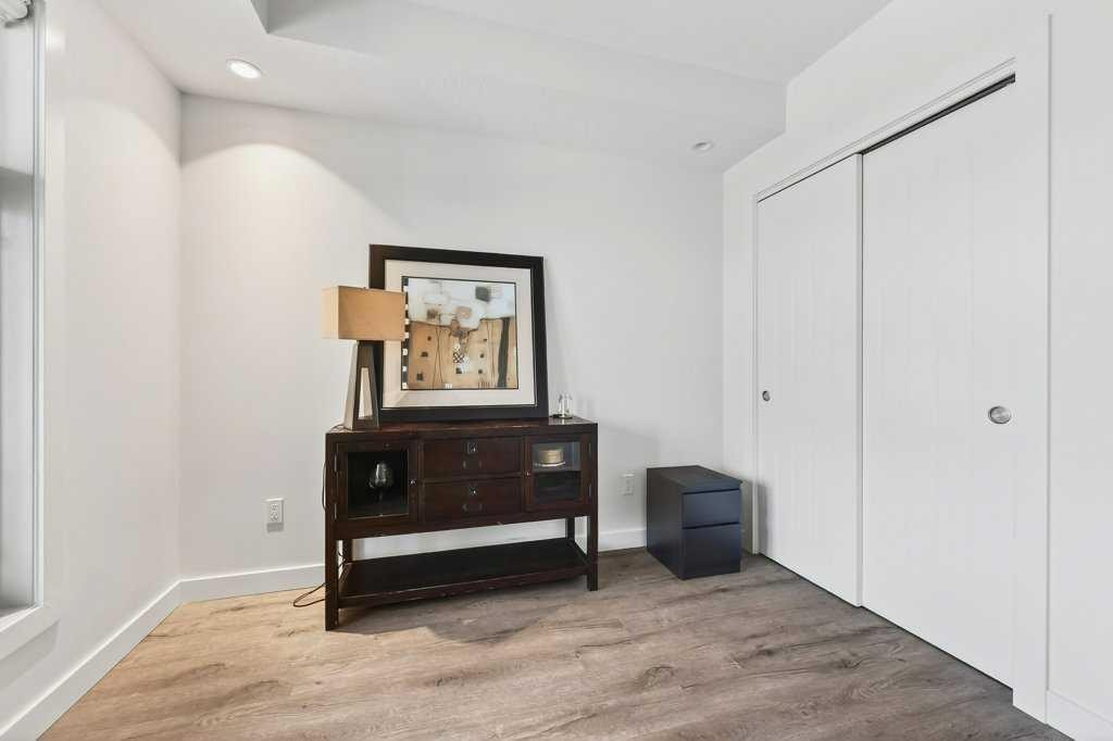 201-25 Aspenmont Heights Sw, Calgary, AB - Indoor Photo Showing Other Room