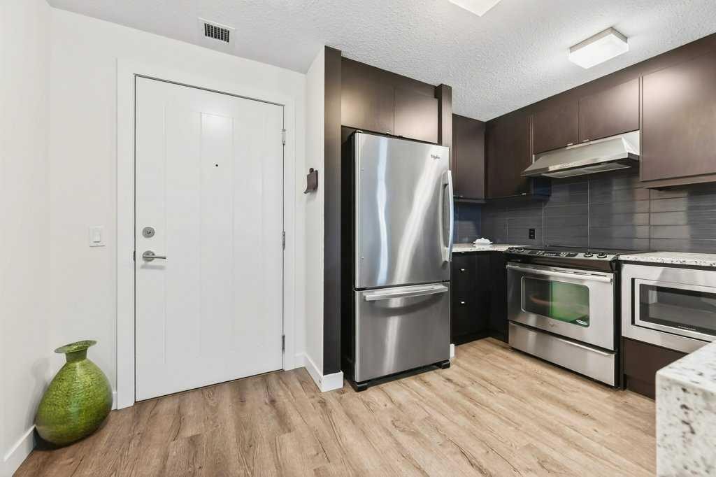 201-25 Aspenmont Heights Sw, Calgary, AB - Indoor Photo Showing Kitchen With Stainless Steel Kitchen