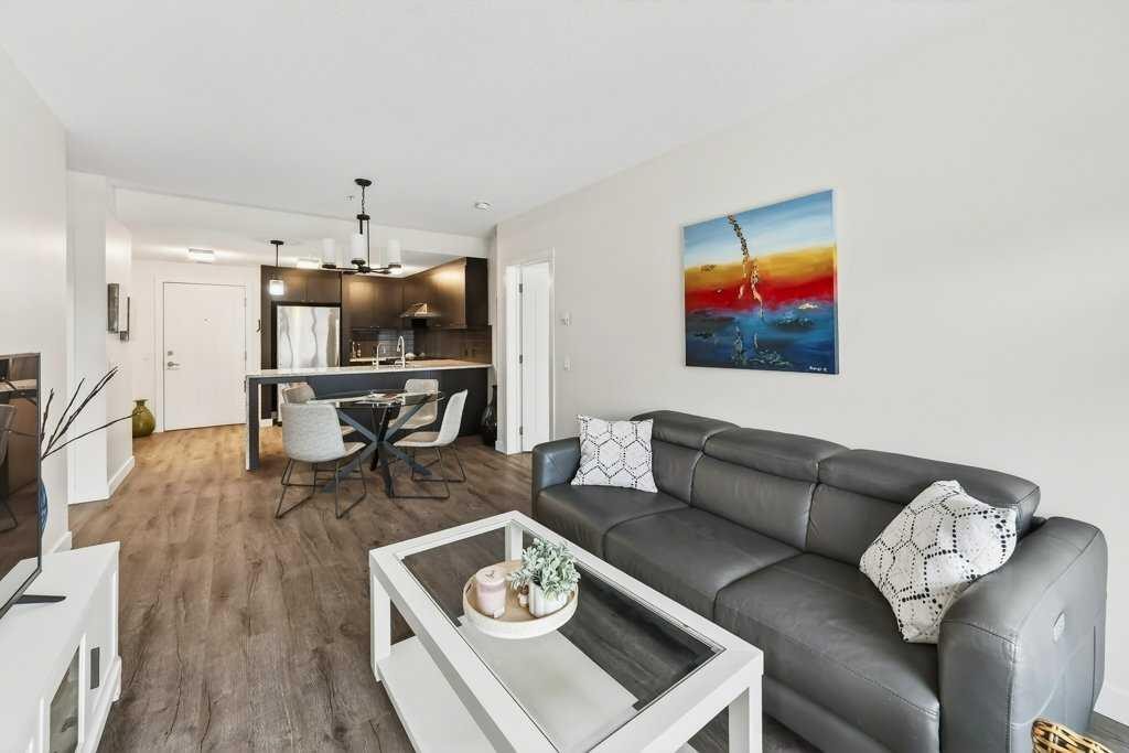 201-25 Aspenmont Heights Sw, Calgary, AB - Indoor Photo Showing Living Room