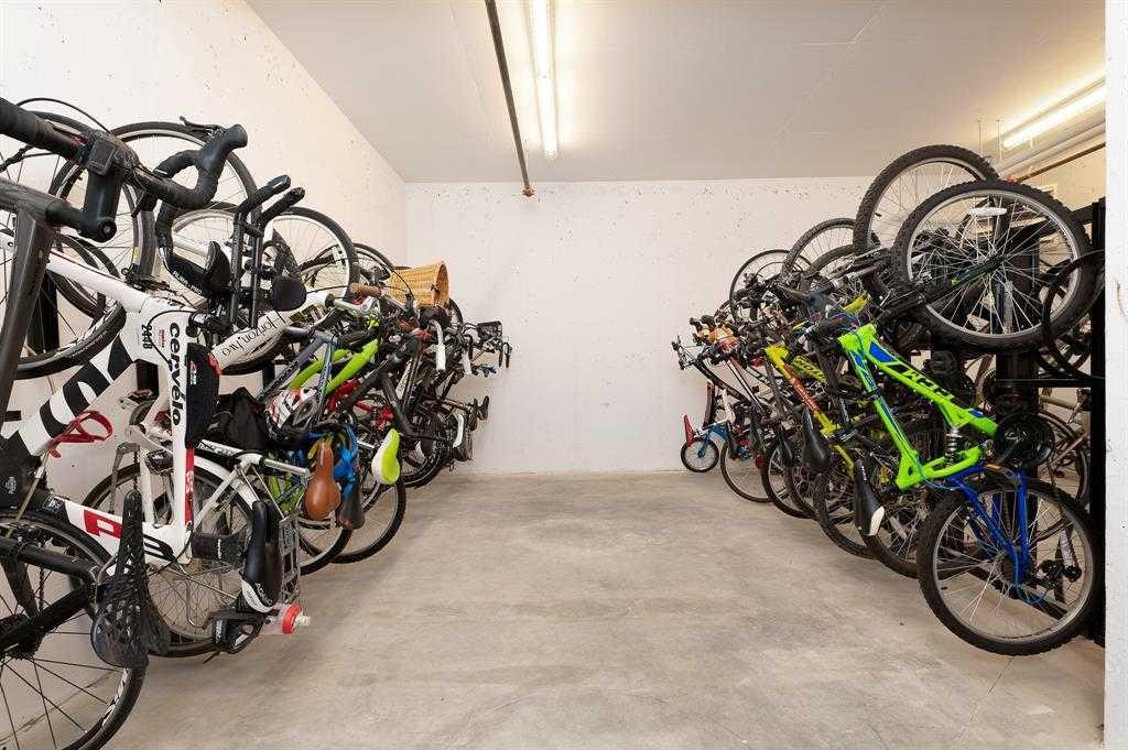 201-25 Aspenmont Heights Sw, Calgary, AB - Indoor Photo Showing Other Room