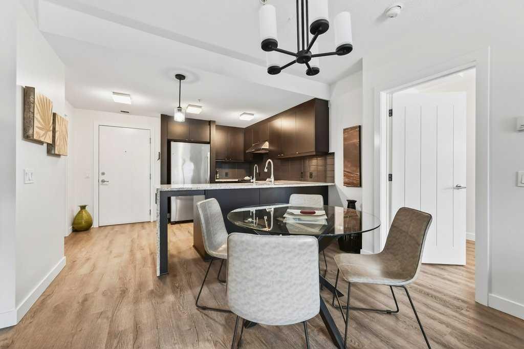 201-25 Aspenmont Heights Sw, Calgary, AB - Indoor