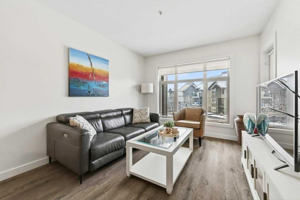 201-25 Aspenmont Heights Sw, Calgary, AB - Indoor Photo Showing Living Room