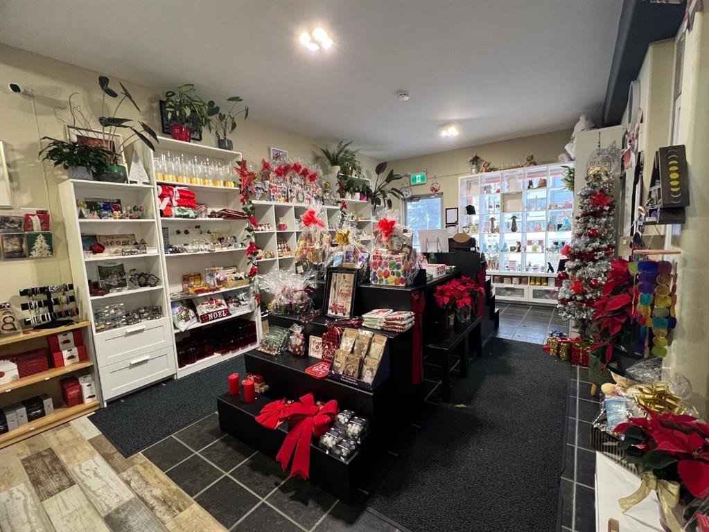 2114 54 Avenue Sw, Calgary, AB