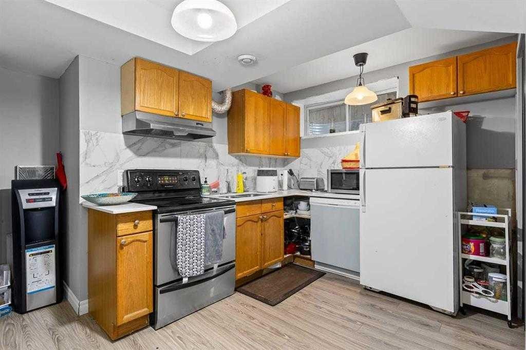 337 Bridleridge View Sw, Calgary, AB - Indoor Photo Showing Kitchen