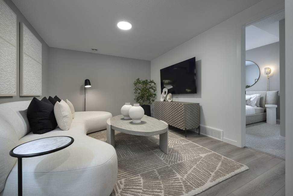 29 Wolf Hollow Common Se, Calgary, AB - Indoor Photo Showing Other Room