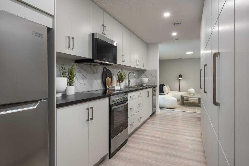 29 Wolf Hollow Common Se, Calgary, AB - Indoor Photo Showing Kitchen