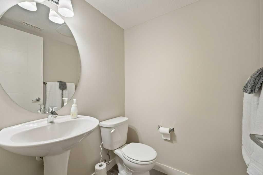 154 Redstone View Ne, Calgary, AB - Indoor Photo Showing Bathroom