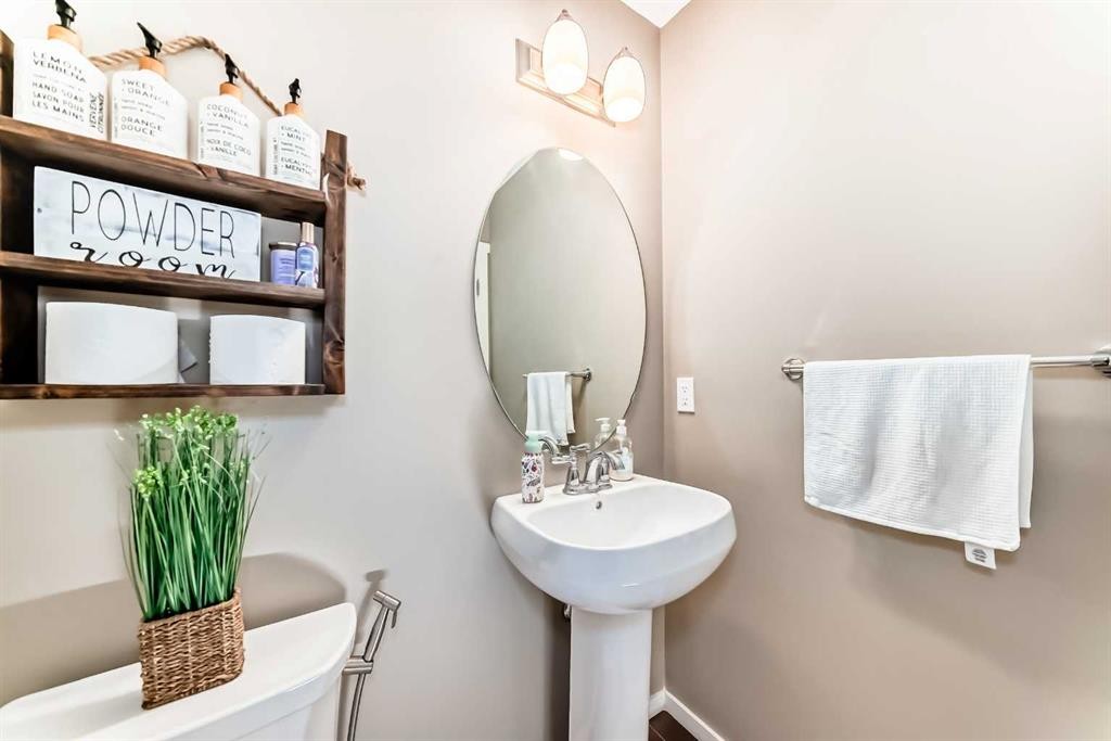 35 Nolanlake Cove Nw, Calgary, AB - Indoor Photo Showing Bathroom