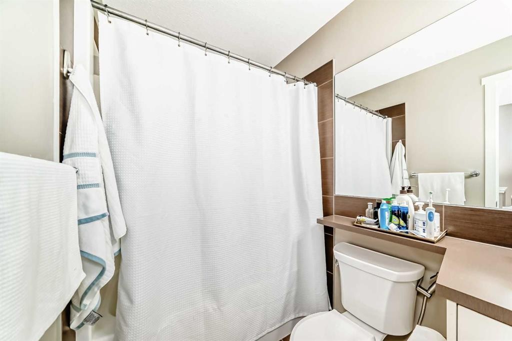 35 Nolanlake Cove Nw, Calgary, AB - Indoor Photo Showing Bathroom
