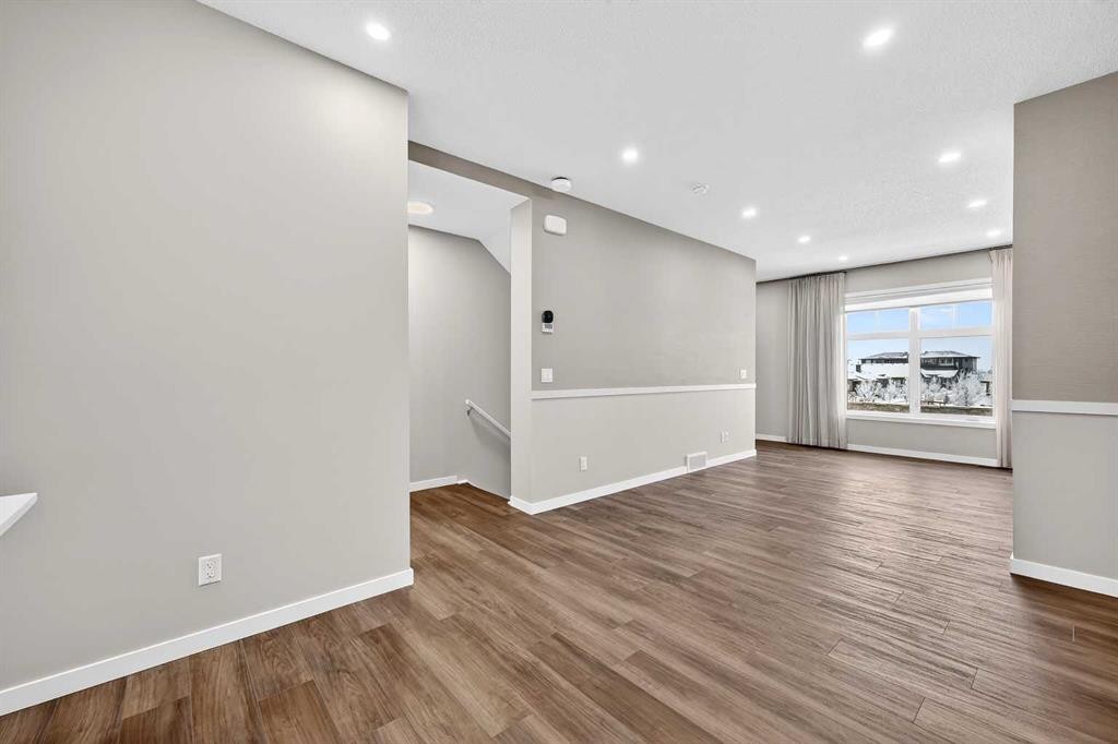 589 Mahogany Road Se, Calgary, AB - Indoor Photo Showing Other Room