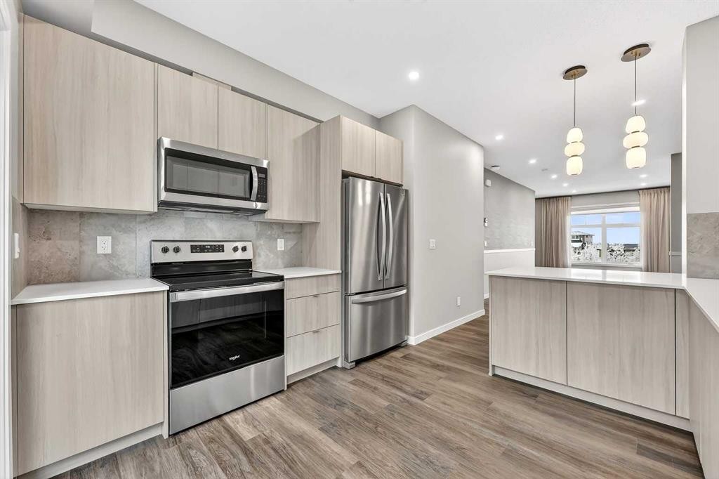 589 Mahogany Road Se, Calgary, AB - Indoor Photo Showing Kitchen With Upgraded Kitchen