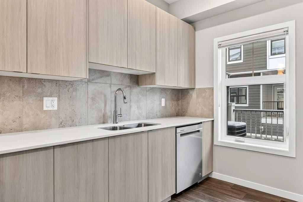 589 Mahogany Road Se, Calgary, AB - Indoor Photo Showing Kitchen With Double Sink With Upgraded Kitchen