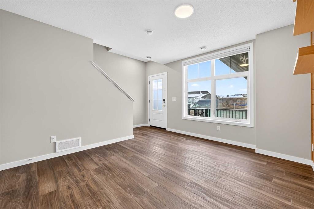 589 Mahogany Road Se, Calgary, AB - Indoor Photo Showing Other Room