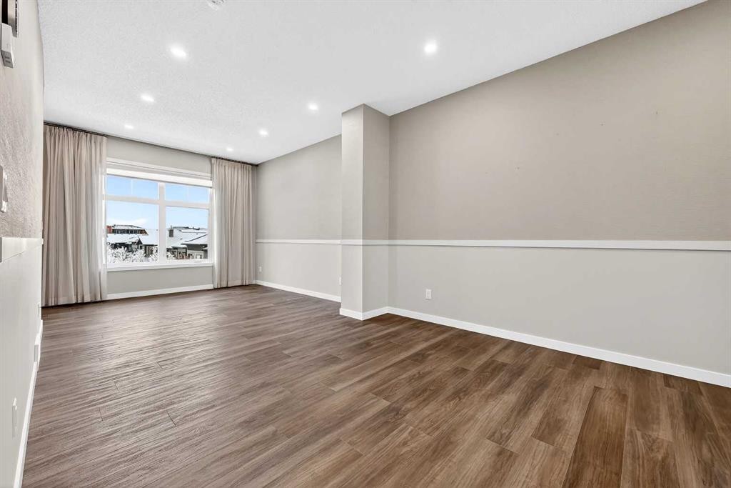 589 Mahogany Road Se, Calgary, AB - Indoor Photo Showing Other Room