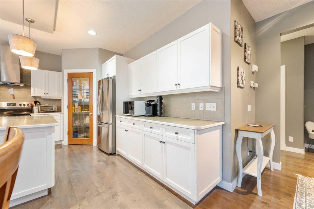 4 Crestridge Way Sw, Calgary, AB - Indoor Photo Showing Kitchen With Stainless Steel Kitchen