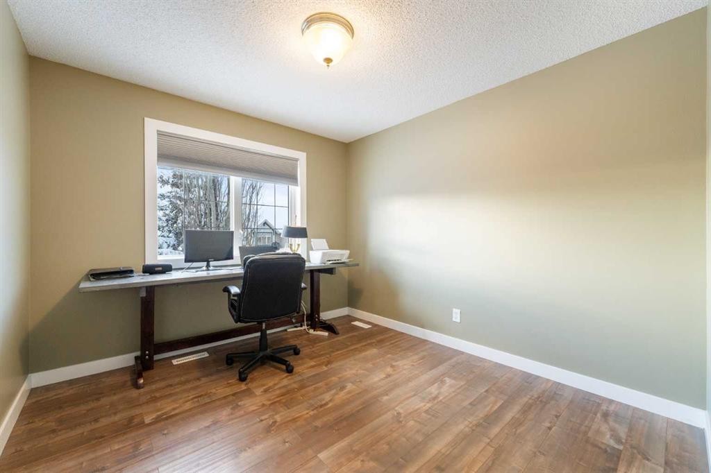 4 Crestridge Way Sw, Calgary, AB - Indoor Photo Showing Office