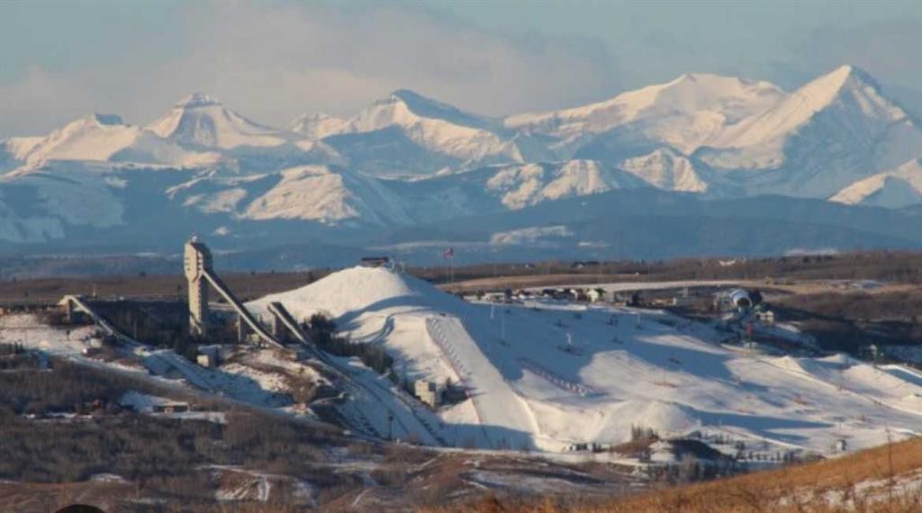 4 Crestridge Way Sw, Calgary, AB - Outdoor With View
