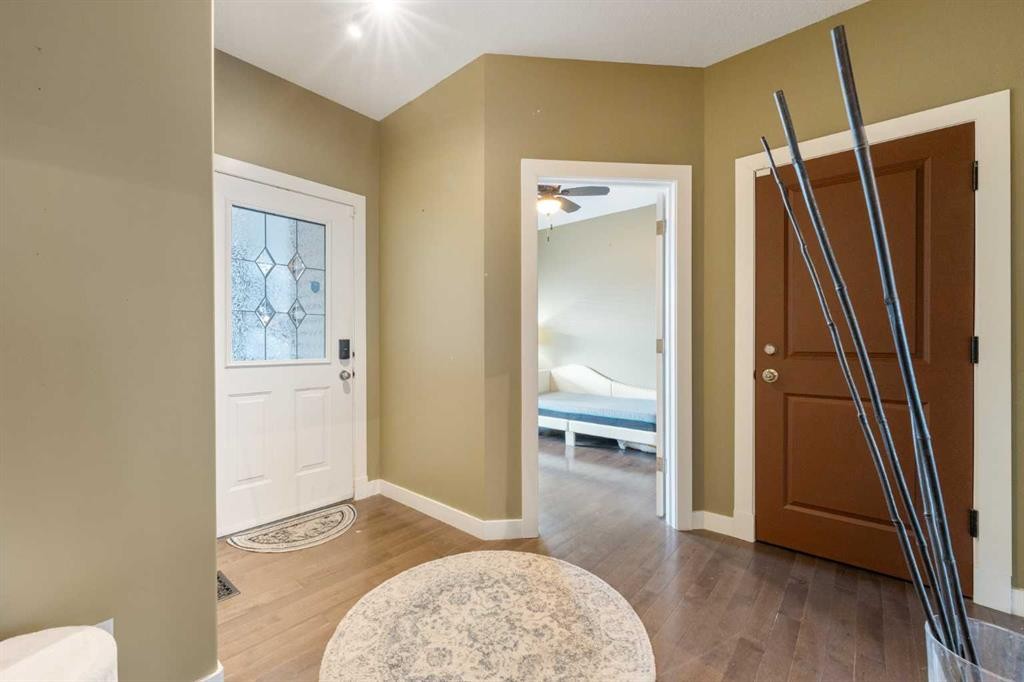 4 Crestridge Way Sw, Calgary, AB - Indoor Photo Showing Other Room