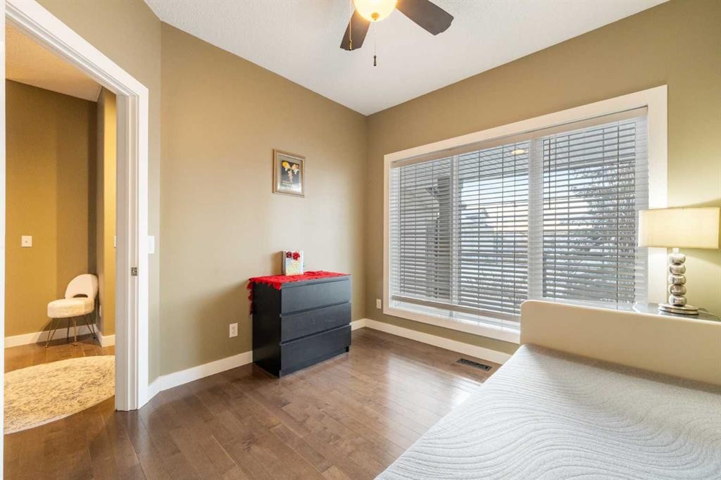 4 Crestridge Way Sw, Calgary, AB - Indoor Photo Showing Bedroom