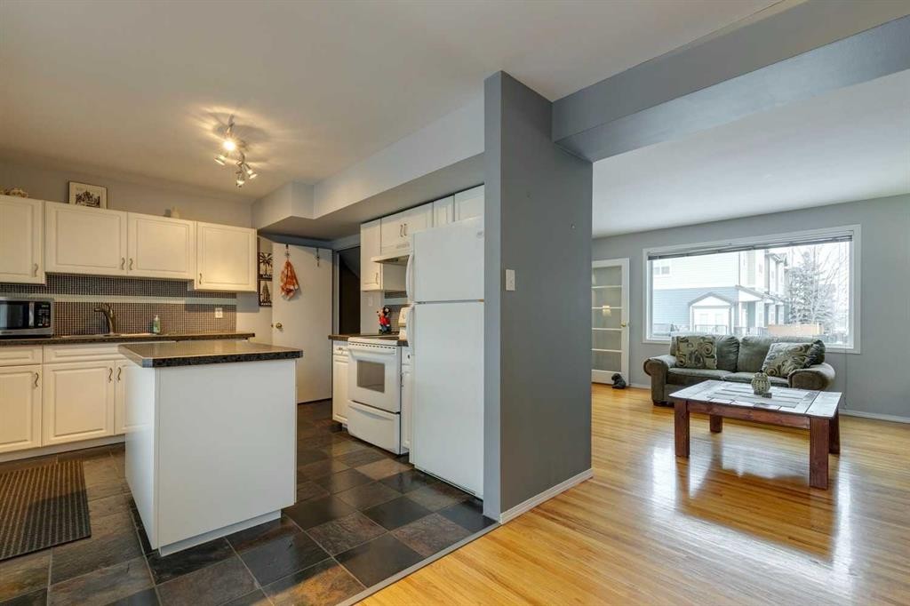 681 Regal Park Ne, Calgary, AB - Indoor Photo Showing Kitchen