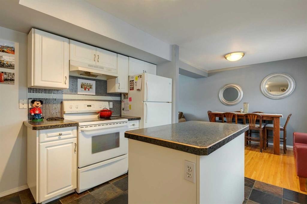 681 Regal Park Ne, Calgary, AB - Indoor Photo Showing Kitchen
