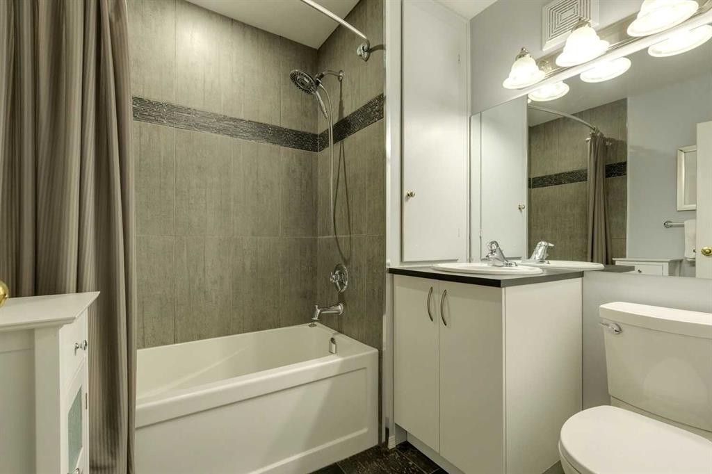 681 Regal Park Ne, Calgary, AB - Indoor Photo Showing Bathroom