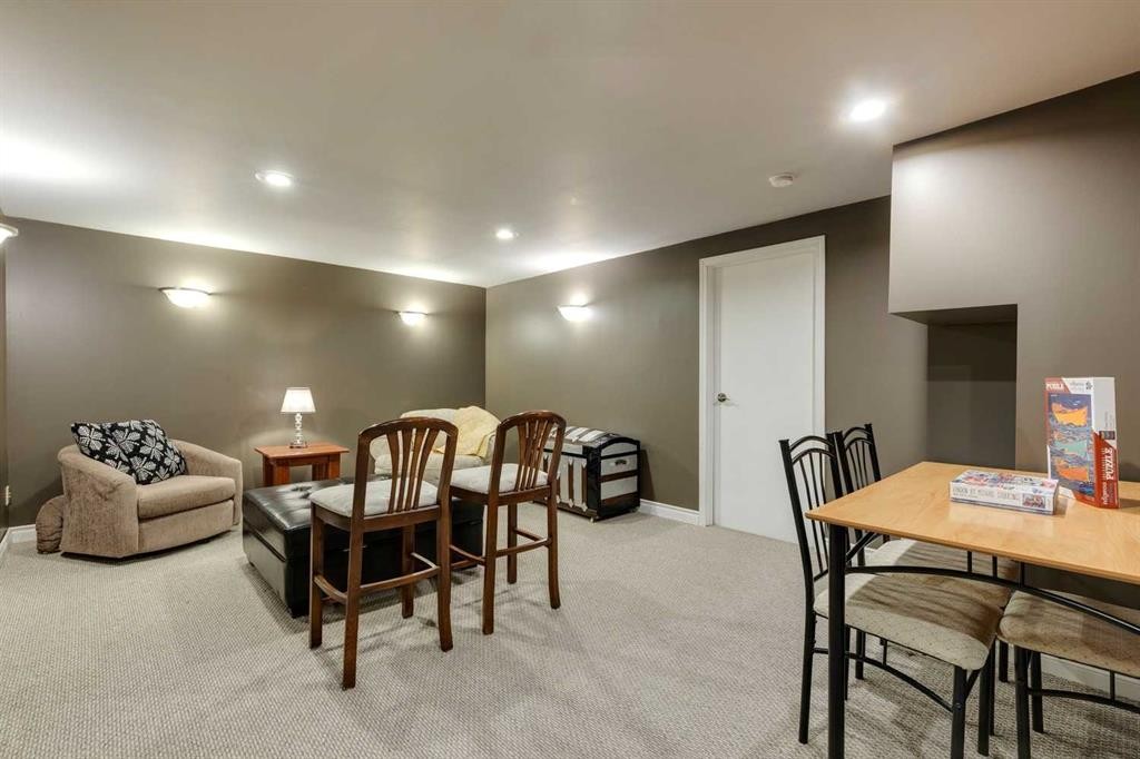 681 Regal Park Ne, Calgary, AB - Indoor