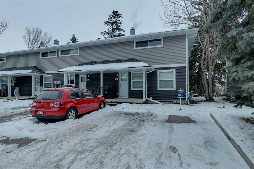 681 Regal Park Ne, Calgary, AB - Outdoor