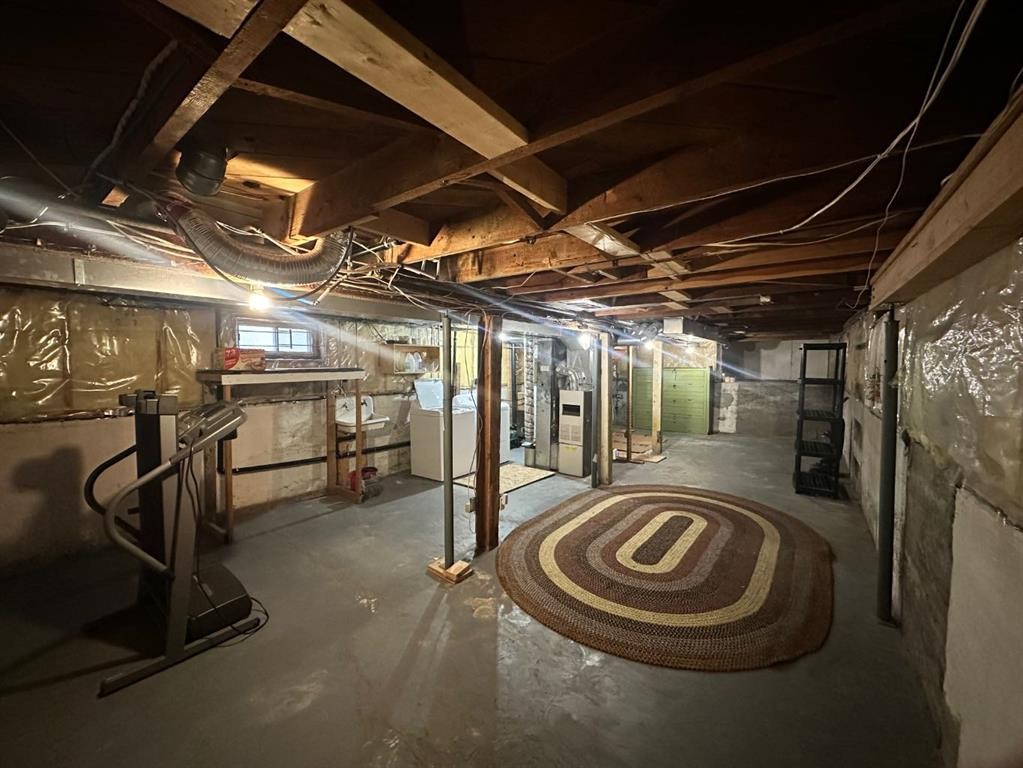 334 3 Avenue Ne, Calgary, AB - Indoor Photo Showing Basement