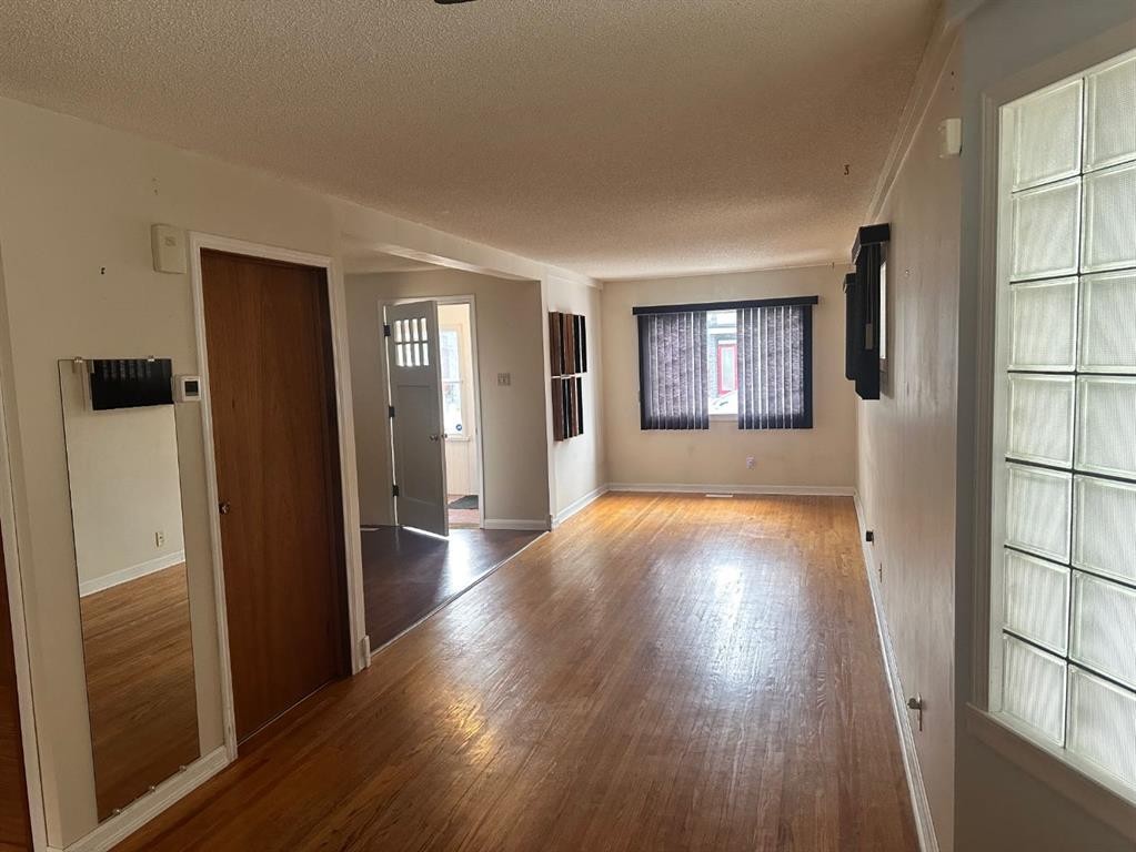 334 3 Avenue Ne, Calgary, AB - Indoor Photo Showing Other Room