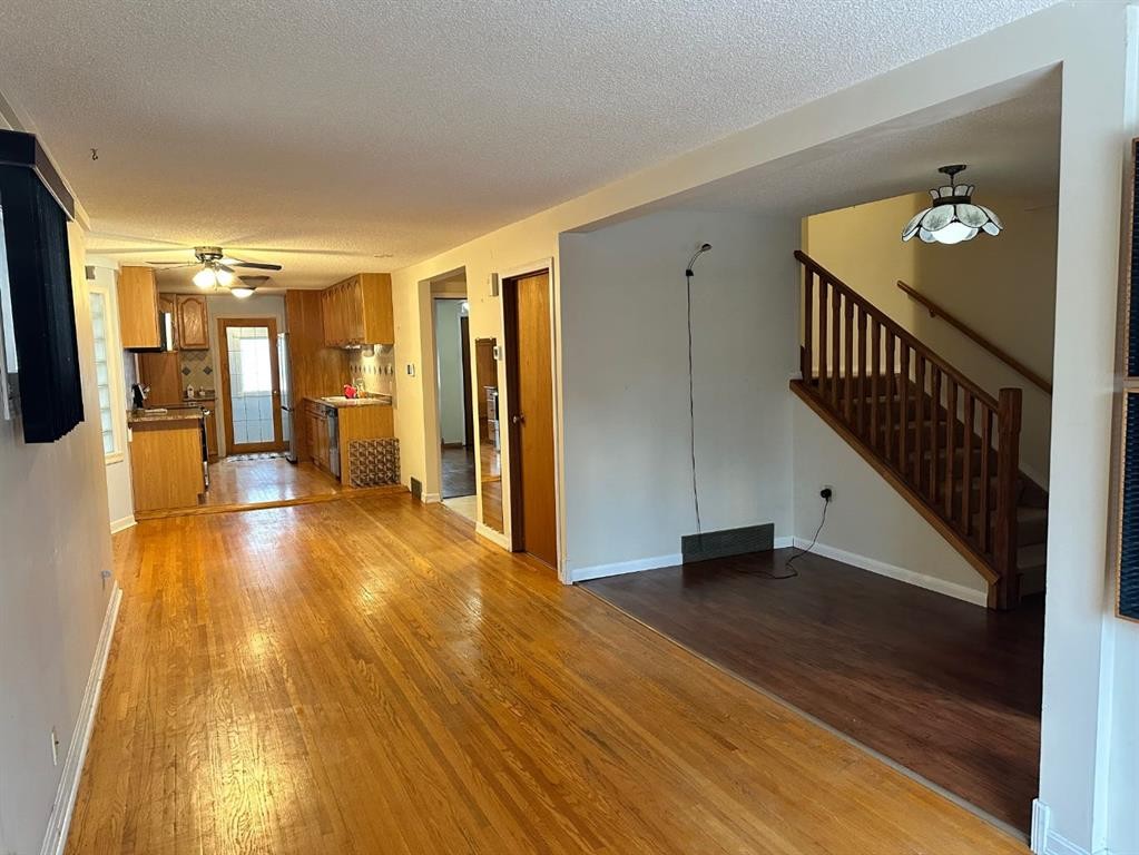 334 3 Avenue Ne, Calgary, AB - Indoor Photo Showing Other Room