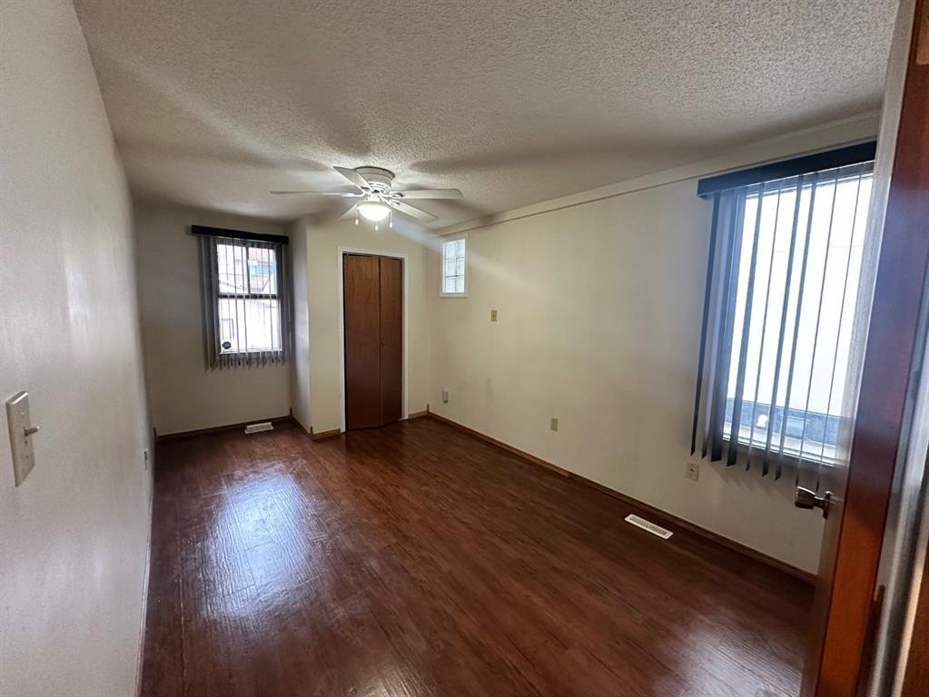 334 3 Avenue Ne, Calgary, AB - Indoor Photo Showing Other Room