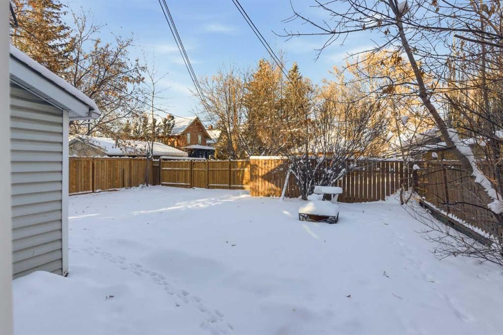 310 10 Avenue Ne, Calgary, AB - Outdoor