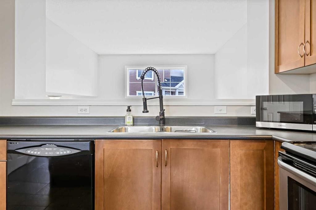 64 Elgin Gardens Se, Calgary, AB - Indoor Photo Showing Kitchen With Double Sink