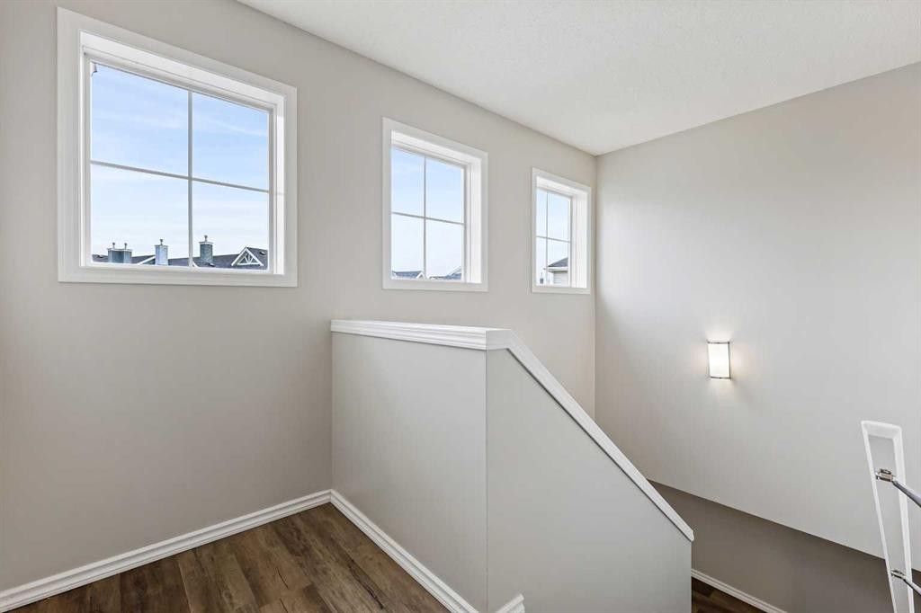 64 Elgin Gardens Se, Calgary, AB - Indoor Photo Showing Other Room