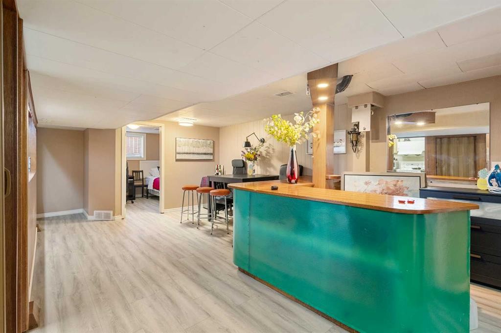 2812 24 Street Nw, Calgary, AB - Indoor Photo Showing Other Room