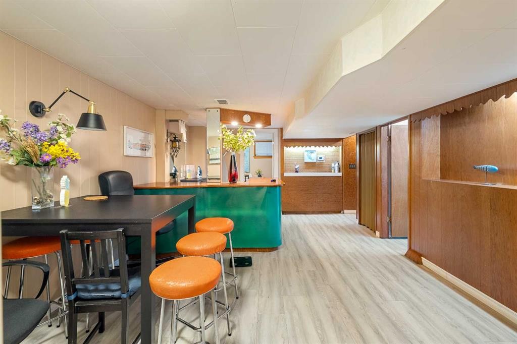 2812 24 Street Nw, Calgary, AB - Indoor