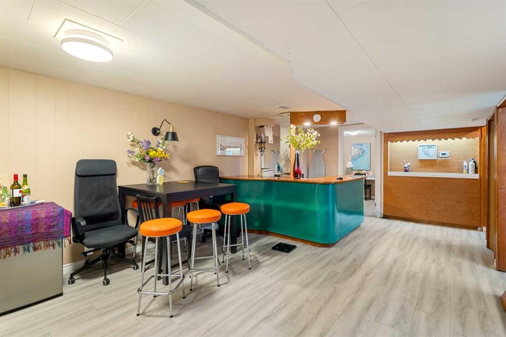 2812 24 Street Nw, Calgary, AB - Indoor Photo Showing Other Room