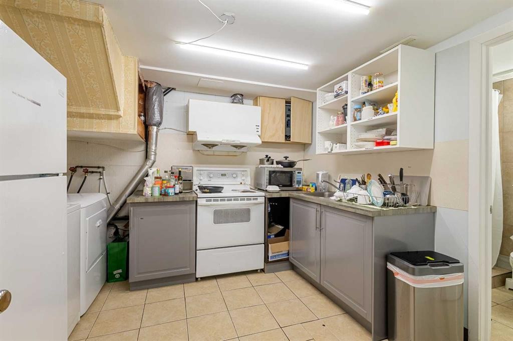 2812 24 Street Nw, Calgary, AB - Indoor