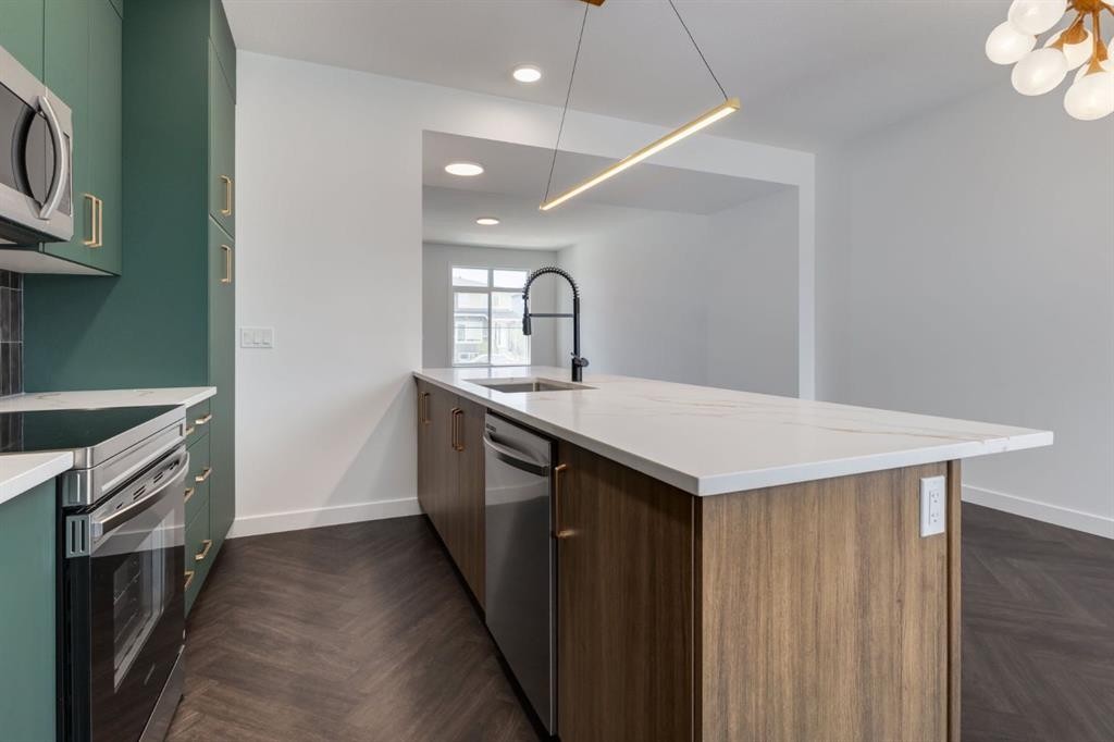291 Sora Boulevard Se, Calgary, AB - Indoor Photo Showing Kitchen With Upgraded Kitchen