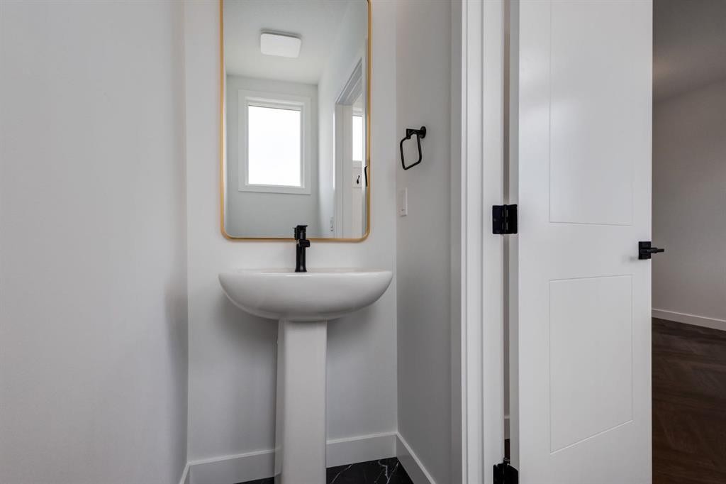 291 Sora Boulevard Se, Calgary, AB - Indoor Photo Showing Bathroom