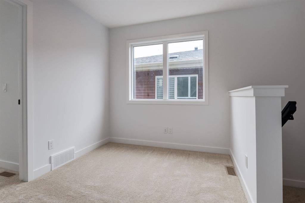 291 Sora Boulevard Se, Calgary, AB - Indoor Photo Showing Other Room