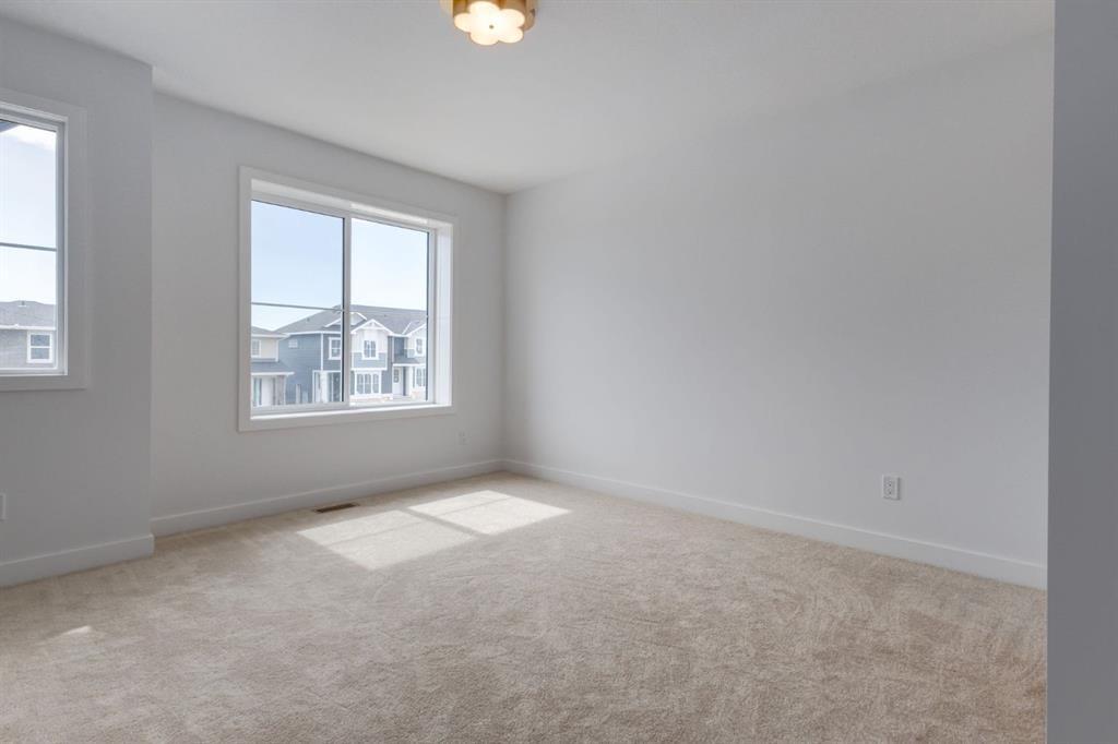 291 Sora Boulevard Se, Calgary, AB - Indoor Photo Showing Other Room