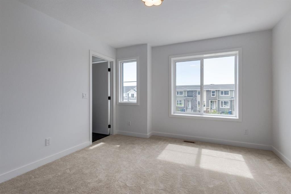 291 Sora Boulevard Se, Calgary, AB - Indoor Photo Showing Other Room