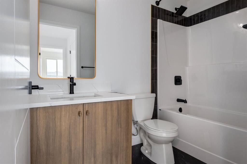 291 Sora Boulevard Se, Calgary, AB - Indoor Photo Showing Bathroom