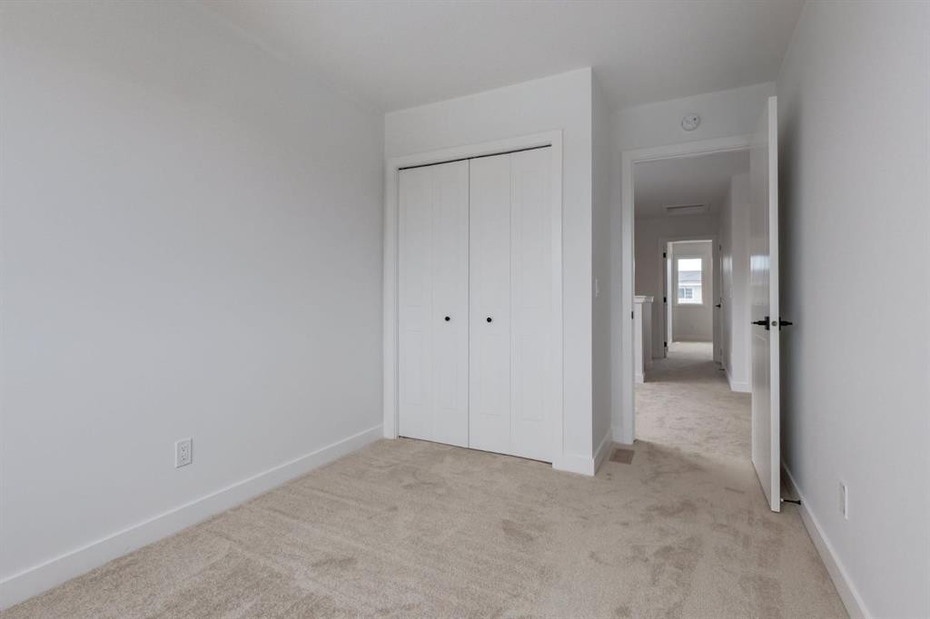 291 Sora Boulevard Se, Calgary, AB - Indoor Photo Showing Other Room