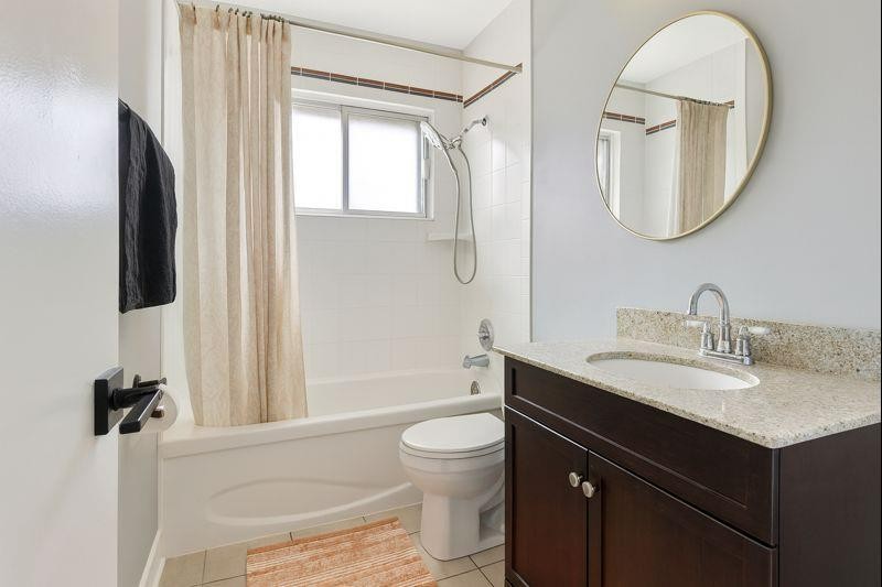 70 Fairview Crescent Se, Calgary, AB - Indoor Photo Showing Bathroom